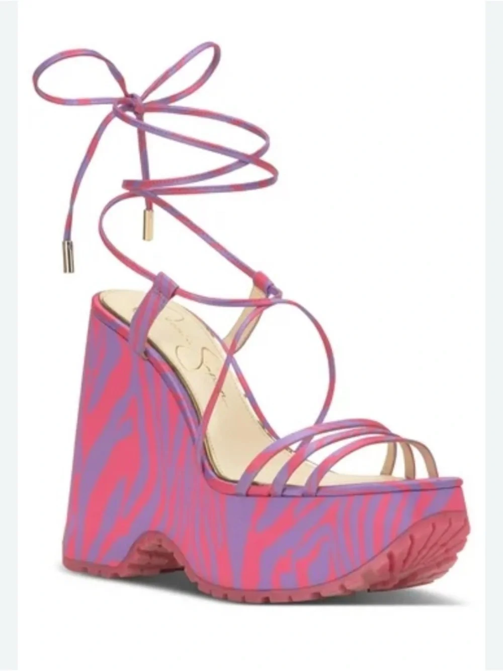 Jessica Simpson eye catching